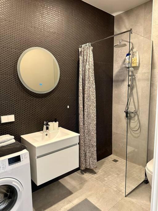 Modern Central Apartment Riga Retreat Exterior photo